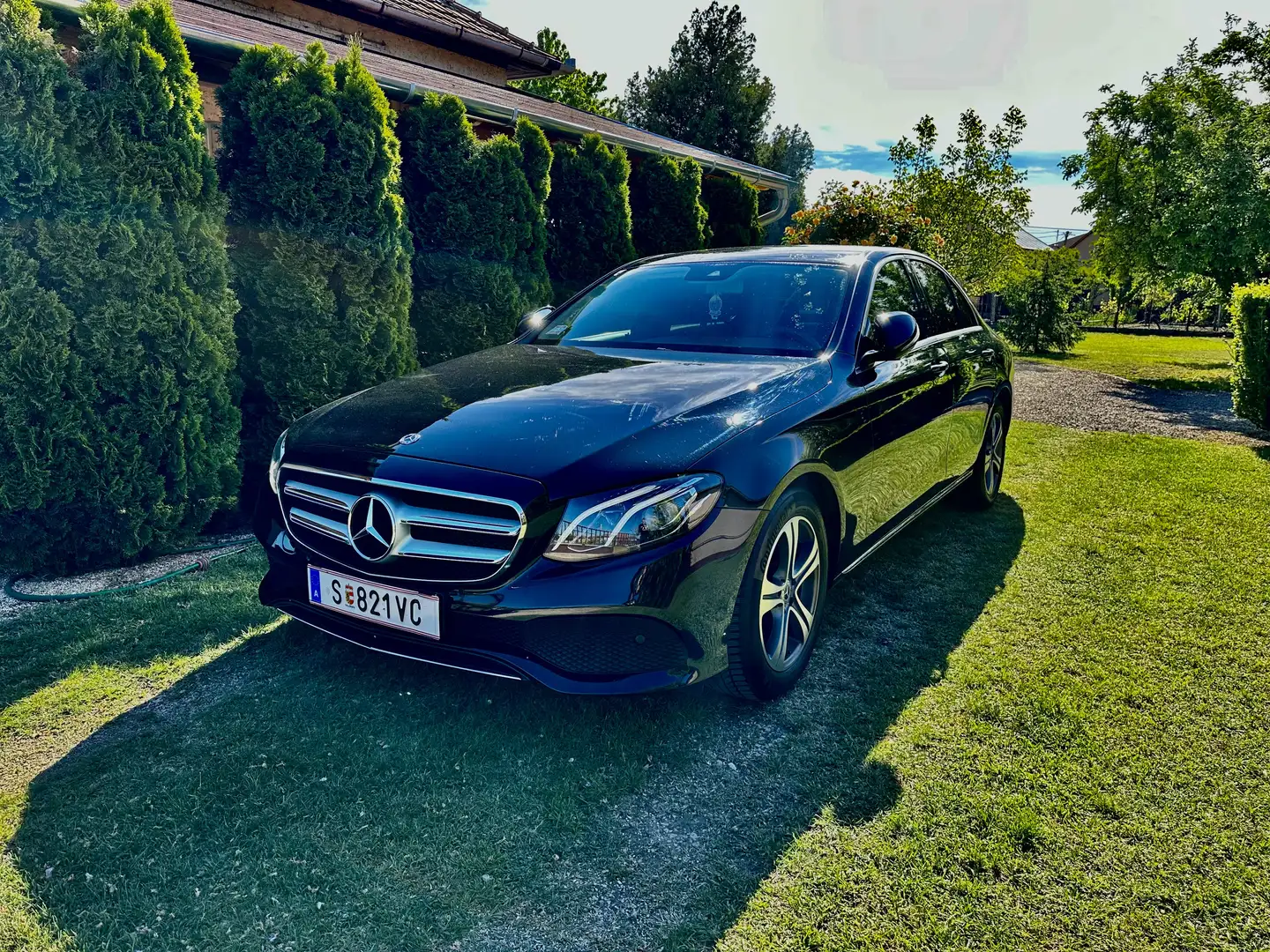 Mercedes-Benz E 200 9G-TRONIC Schwarz - 2