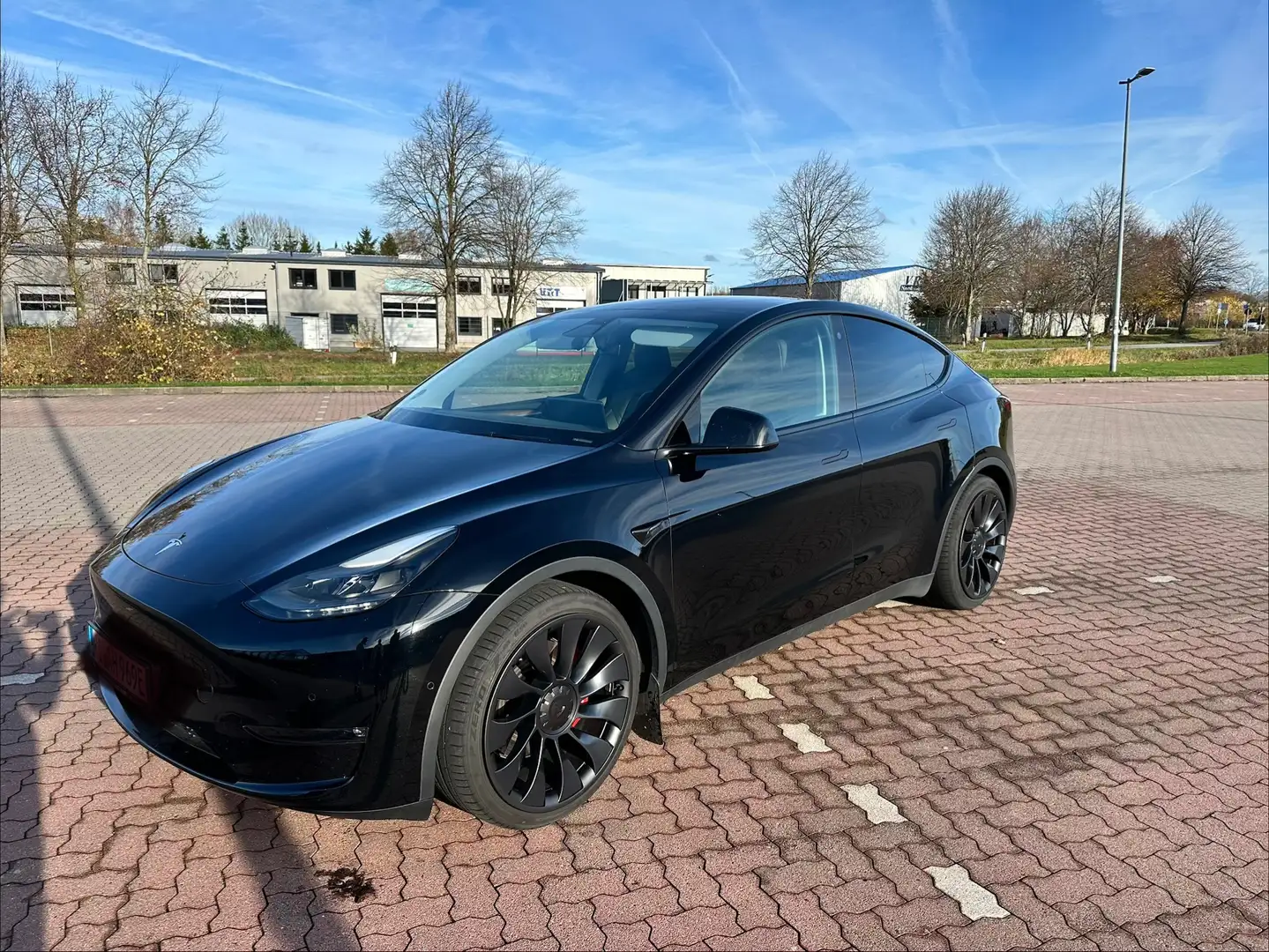 Tesla Model Y Model Y Performance Dual Motor AWD Schwarz - 1