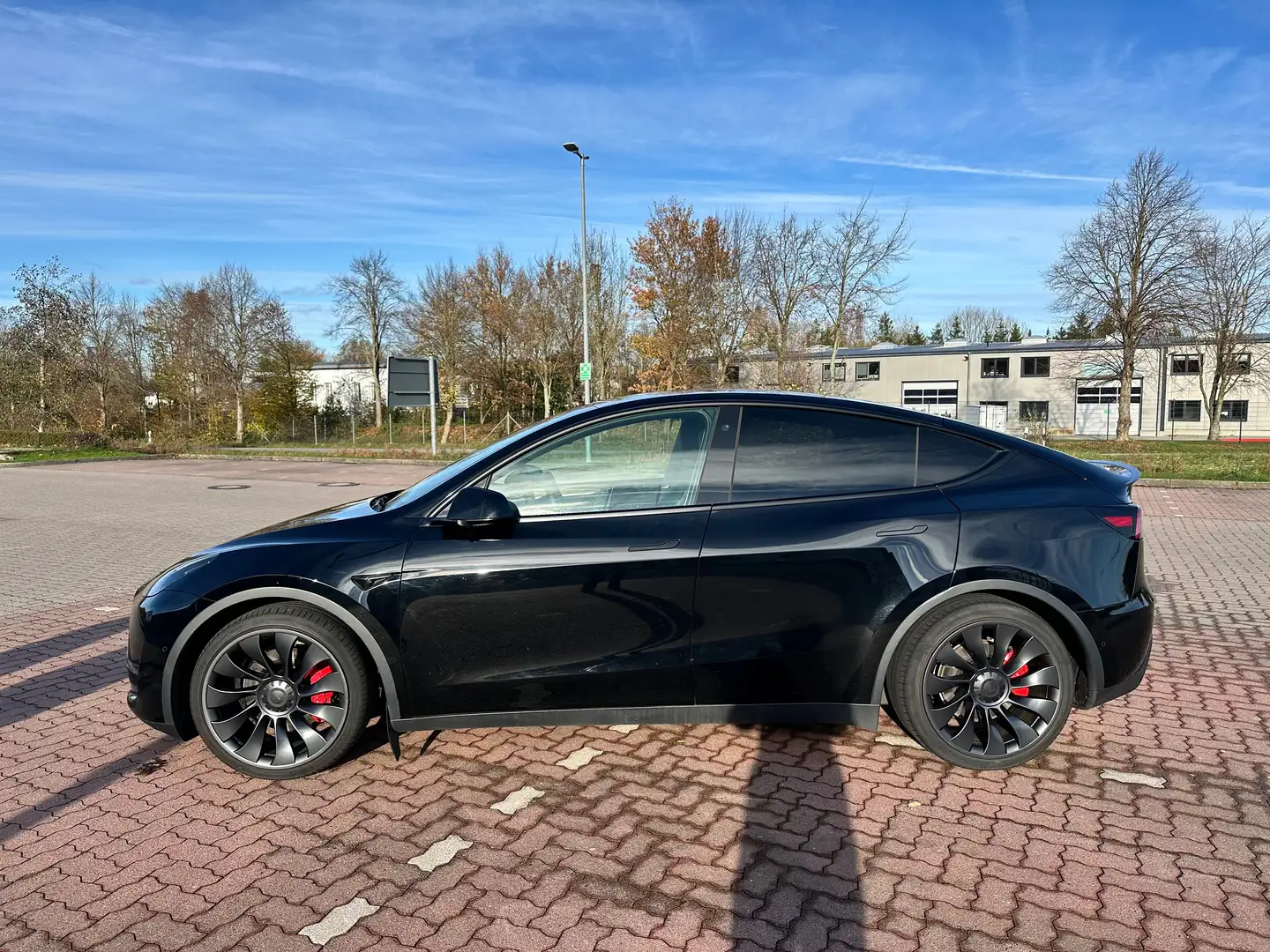 Tesla Model Y Model Y Performance Dual Motor AWD Schwarz - 2