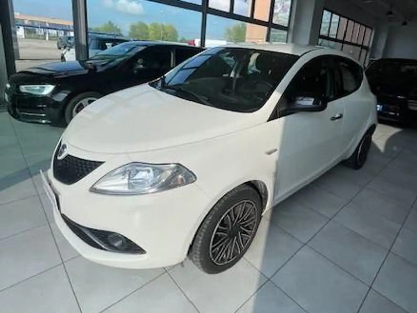 Lancia Ypsilon 1.2 Gold 69cv my16 NEOPATENTATI Blanc - 1