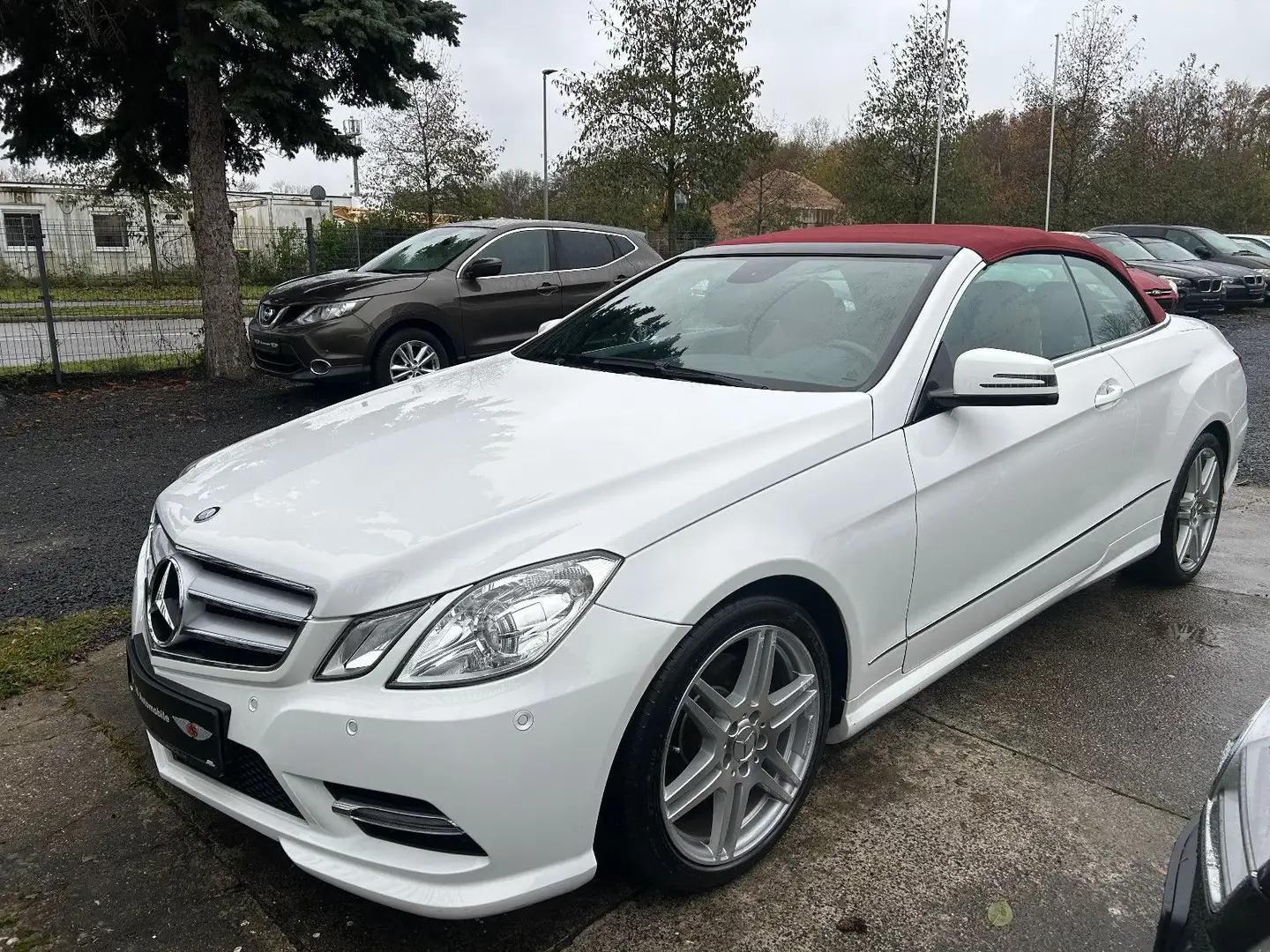 Mercedes-Benz E 200 Cabrio  CGI BlueEfficiency,  Sport Paket Белый - 1