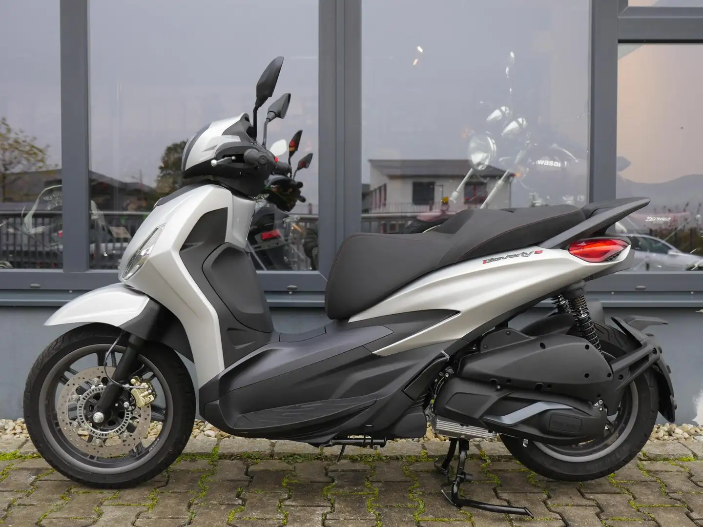 Piaggio Beverly 300 S - Modell 2022 - Lager - 2