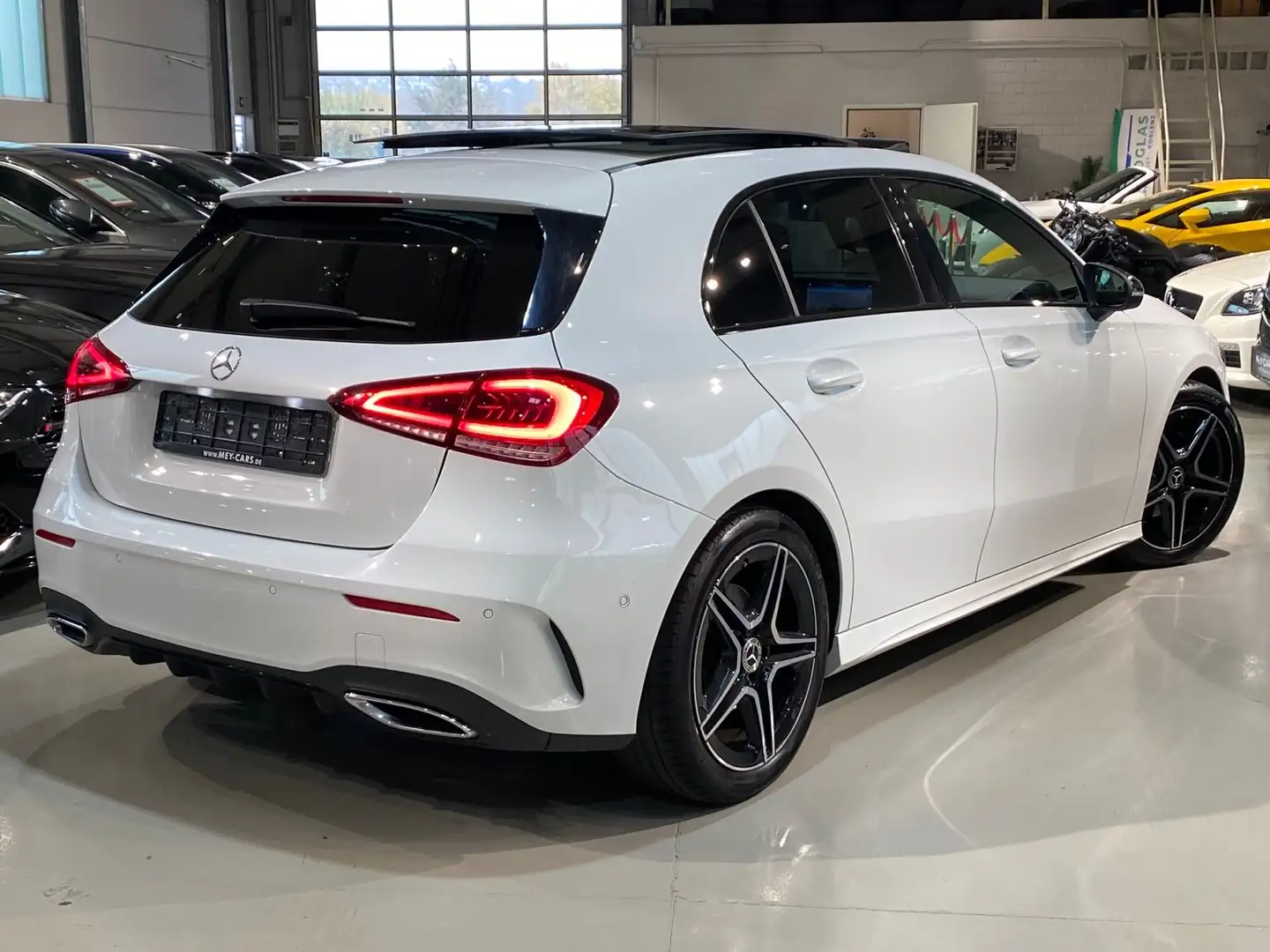 Mercedes-Benz A 200 Automatik*Virtual*LED*Pano*ILS*AMG Line* Weiß - 2