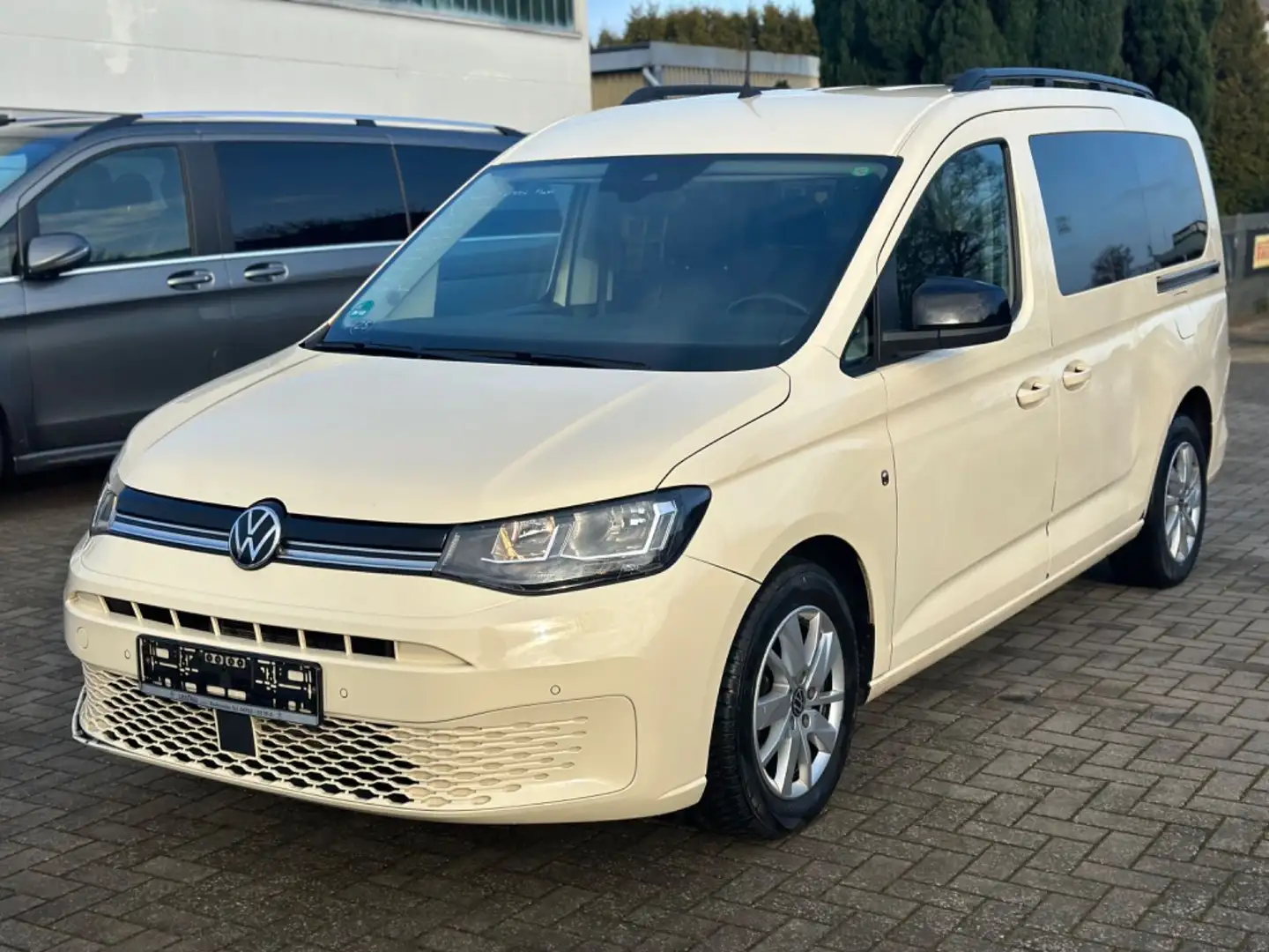 Volkswagen Caddy Maxi  2,0 TDI Aut*navi*PDC*Kam*LED*7-Sitze Beige - 1