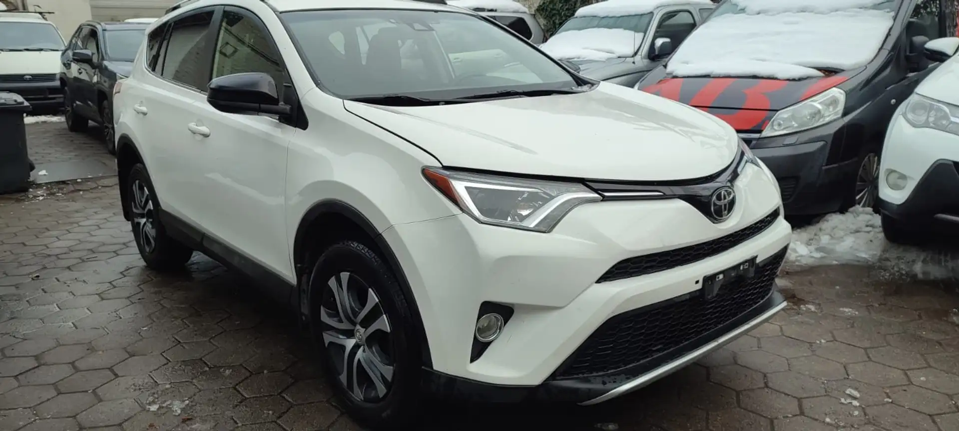 Toyota RAV 4 Toyota RAV4 2016 Bensin 2,5 Liter Weiß - 2