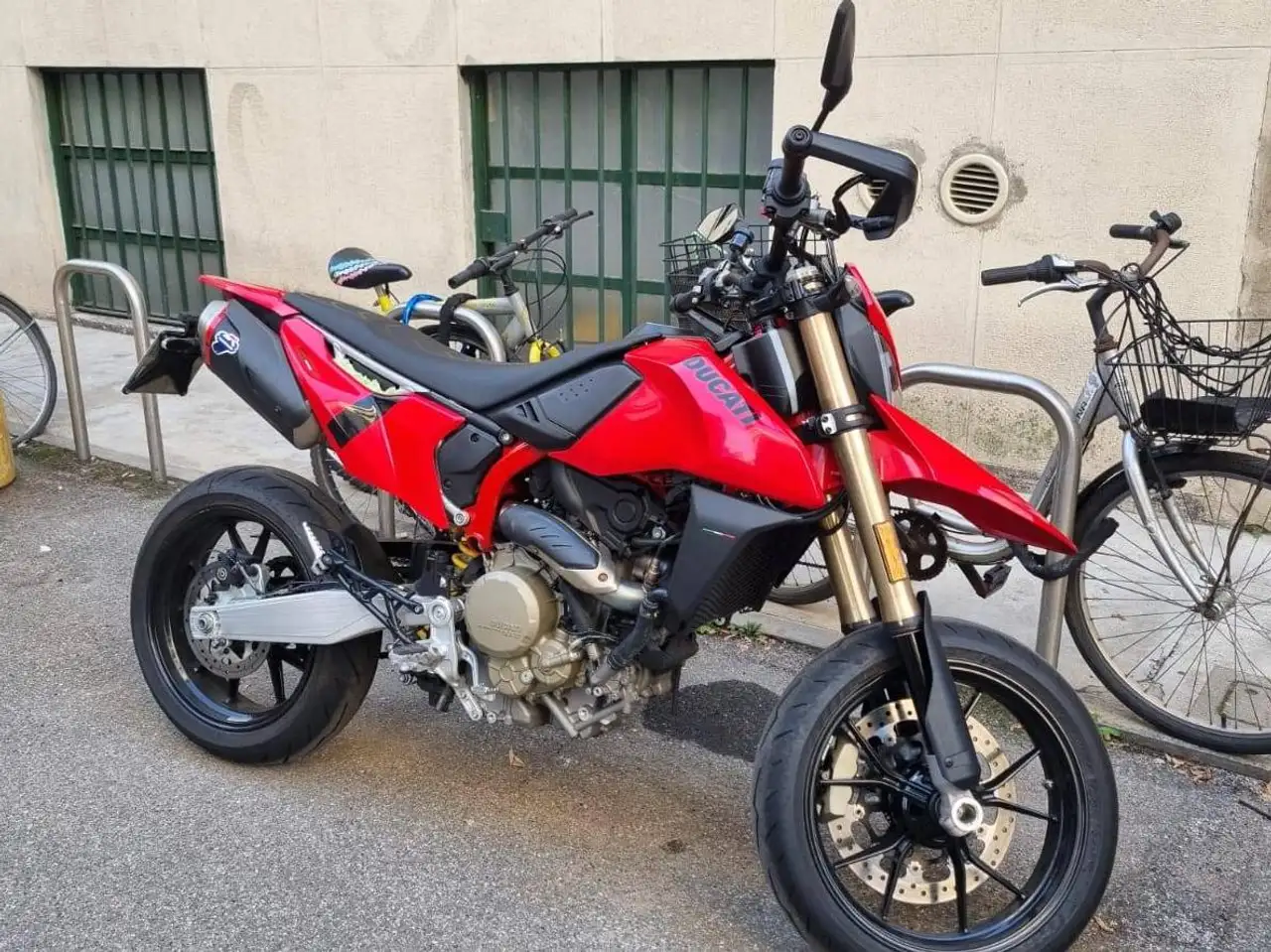 Ducati Hypermotard 698