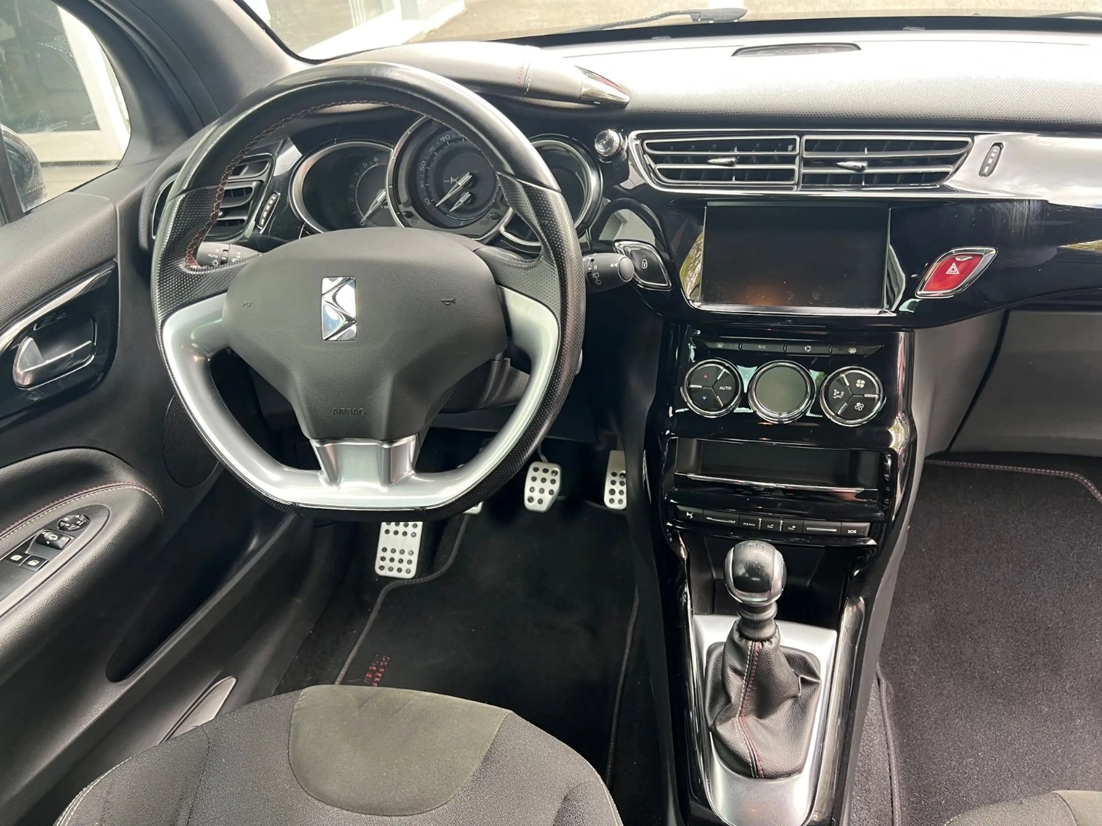 DS Automobiles DS 3 DS 3 Performance Line"Xenon"Navi"Kamera"SHZ" — photo 9