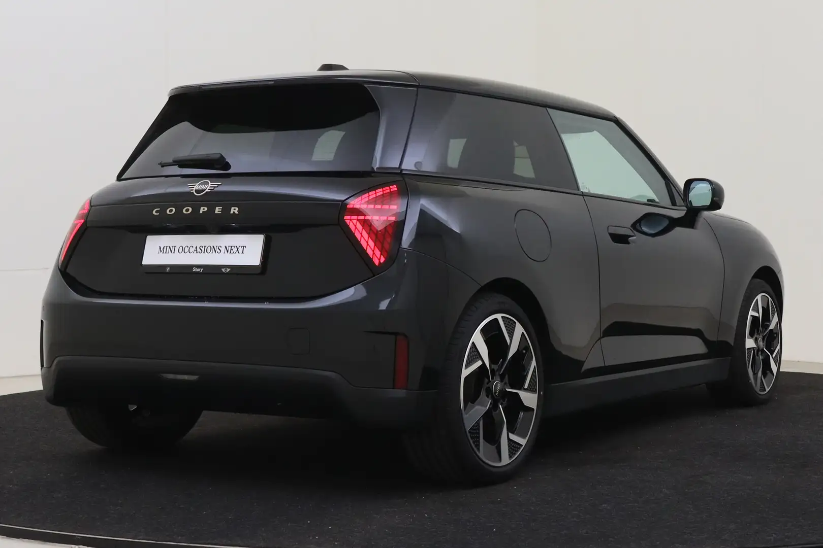 MINI Cooper E Hatchback / Classic / Pakket L / 18" Slide Spoke 2 Noir - 2