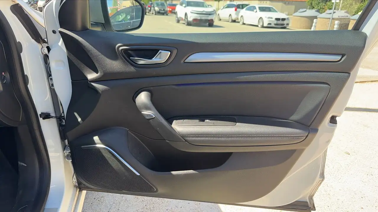 Renault Megane Berline — photo 24