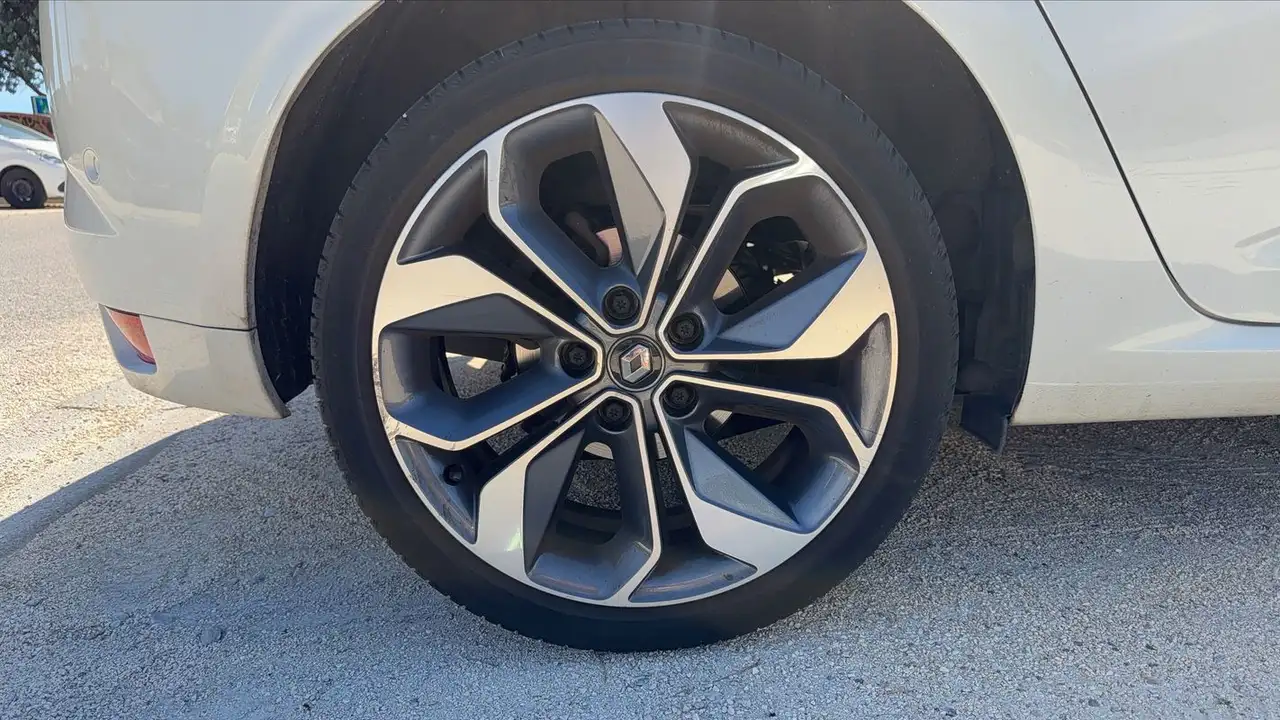 Renault Megane Berline — photo 16