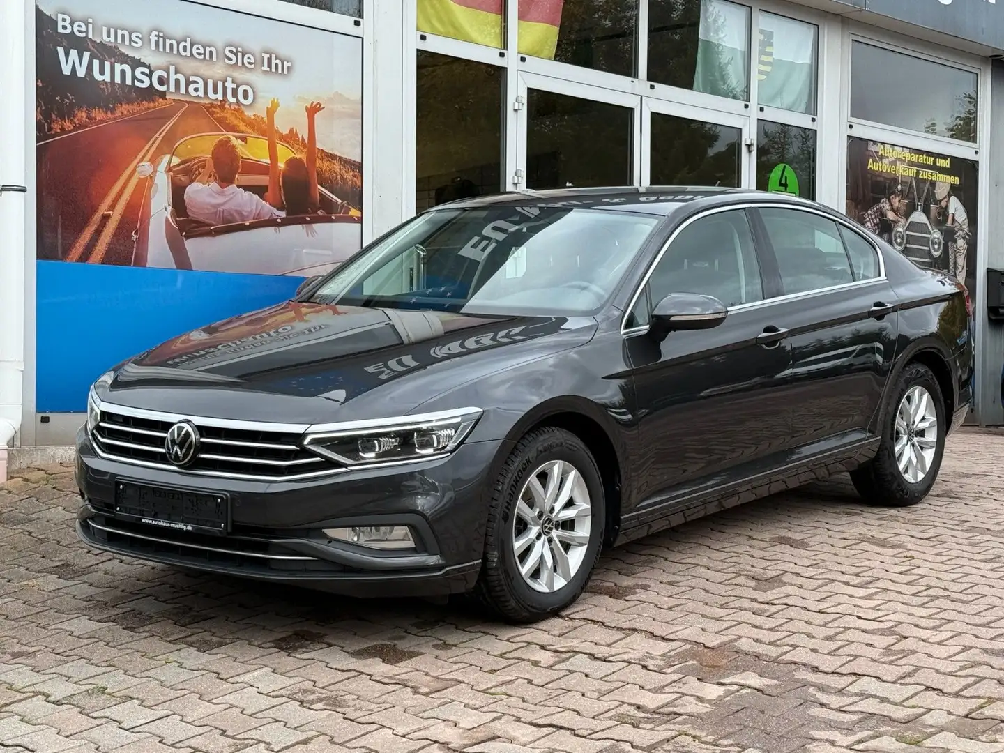 Volkswagen Passat Lim. Business Grau - 1