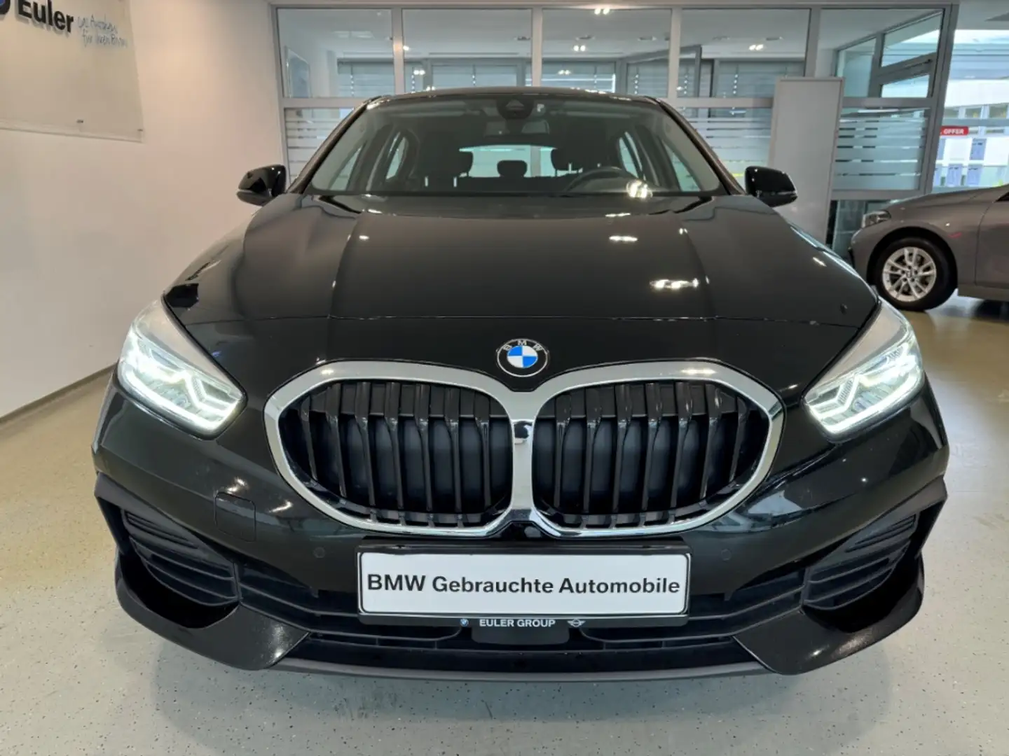 BMW 118 i Advantage LED Navi PDCv+h Sitzhzg Tempomat 8-fac Schwarz - 2