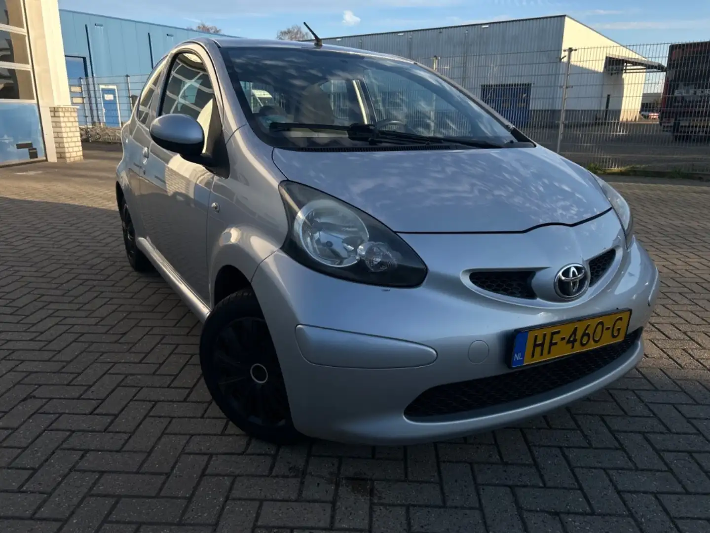 Toyota Aygo 1.0-12V Grijs - 1