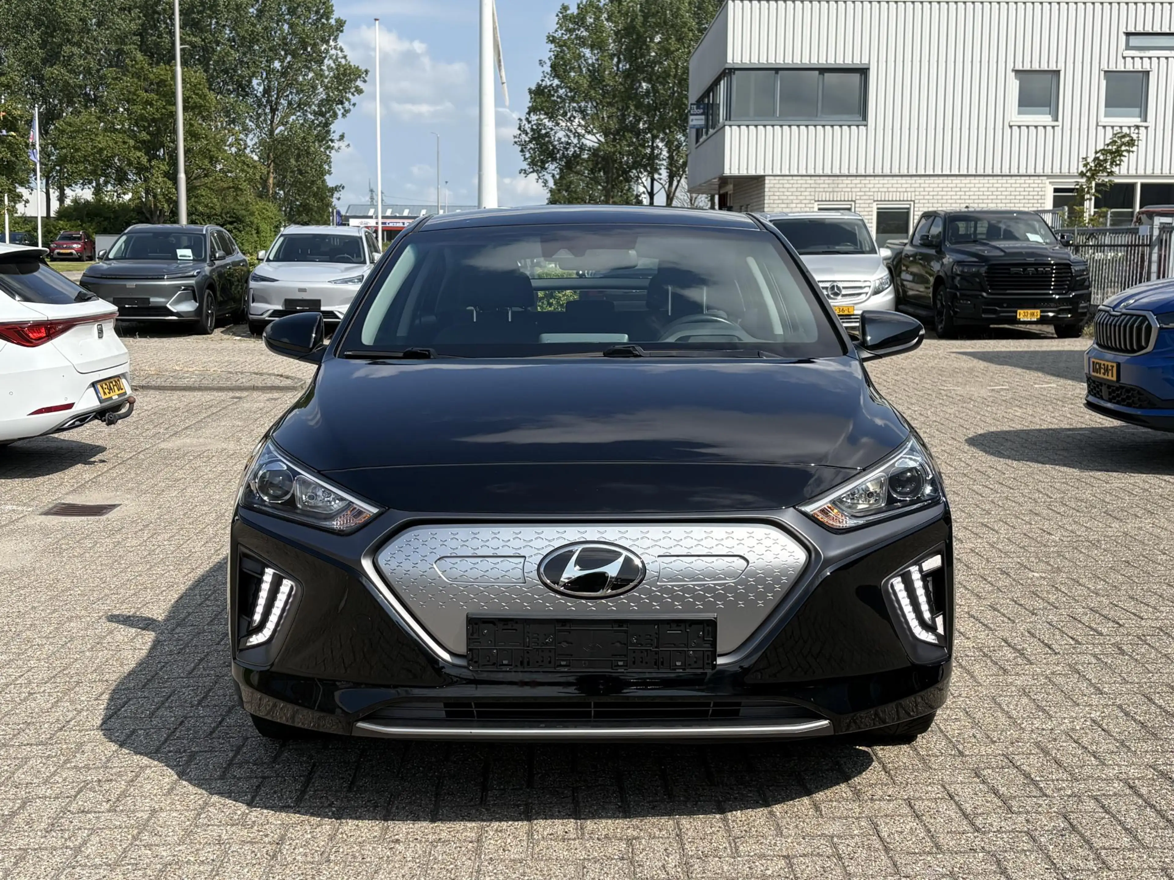 Hyundai IONIQ i-Motion EV 38 kWh 46.300 KM | SOH 95,6% | Navigat — photo 2