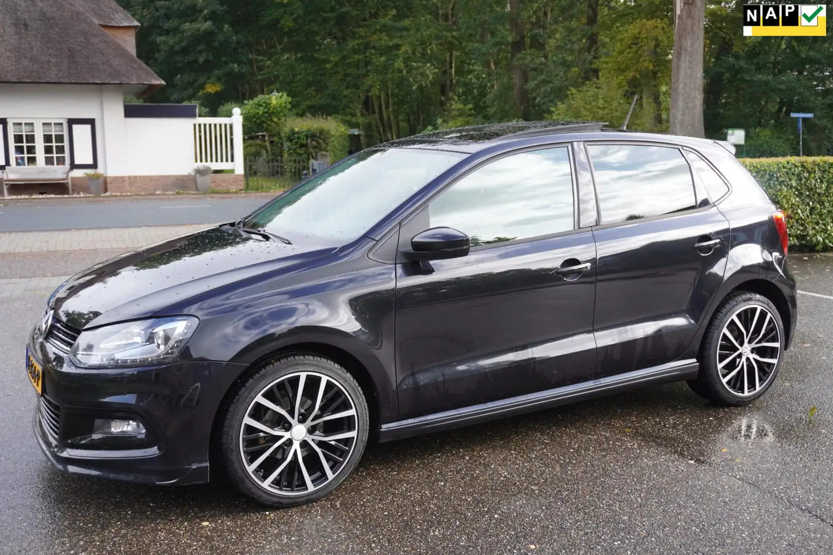 Volkswagen Polo 1.2 R-Line Airco Pano Navi Xenon Lm Velgen Nero - 1