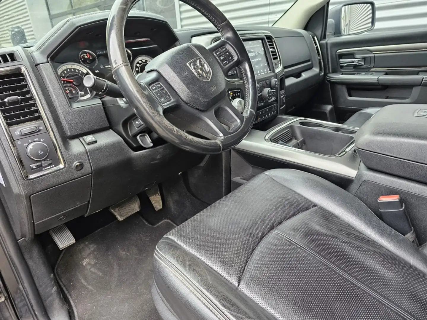 Dodge RAM 1500 5.7 V8 4x4 CC 5'7 Re Zwart - 2