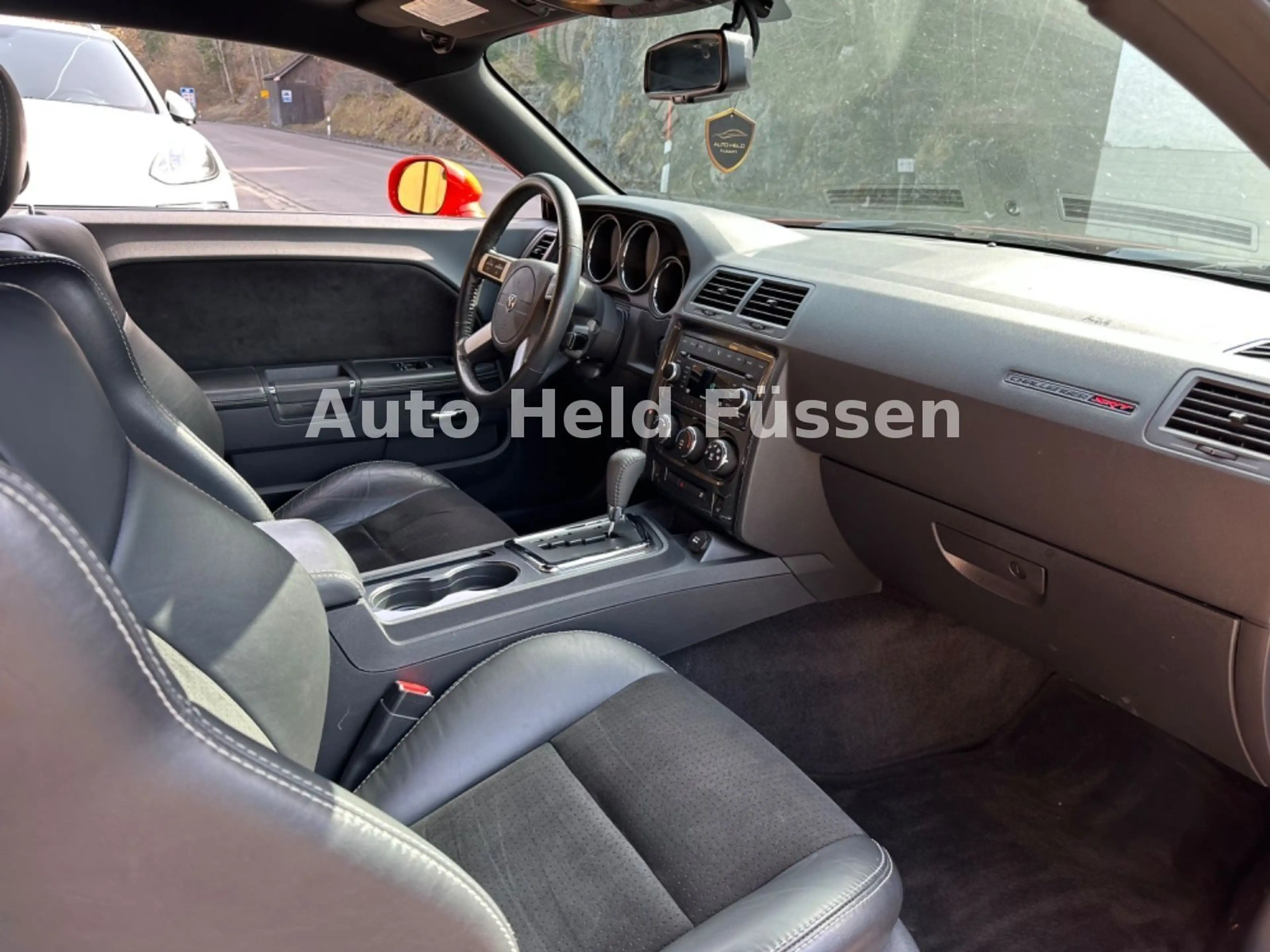 Dodge Challenger SRT-8 6.1 HEMI Aut Unfallfrei DE — photo 11