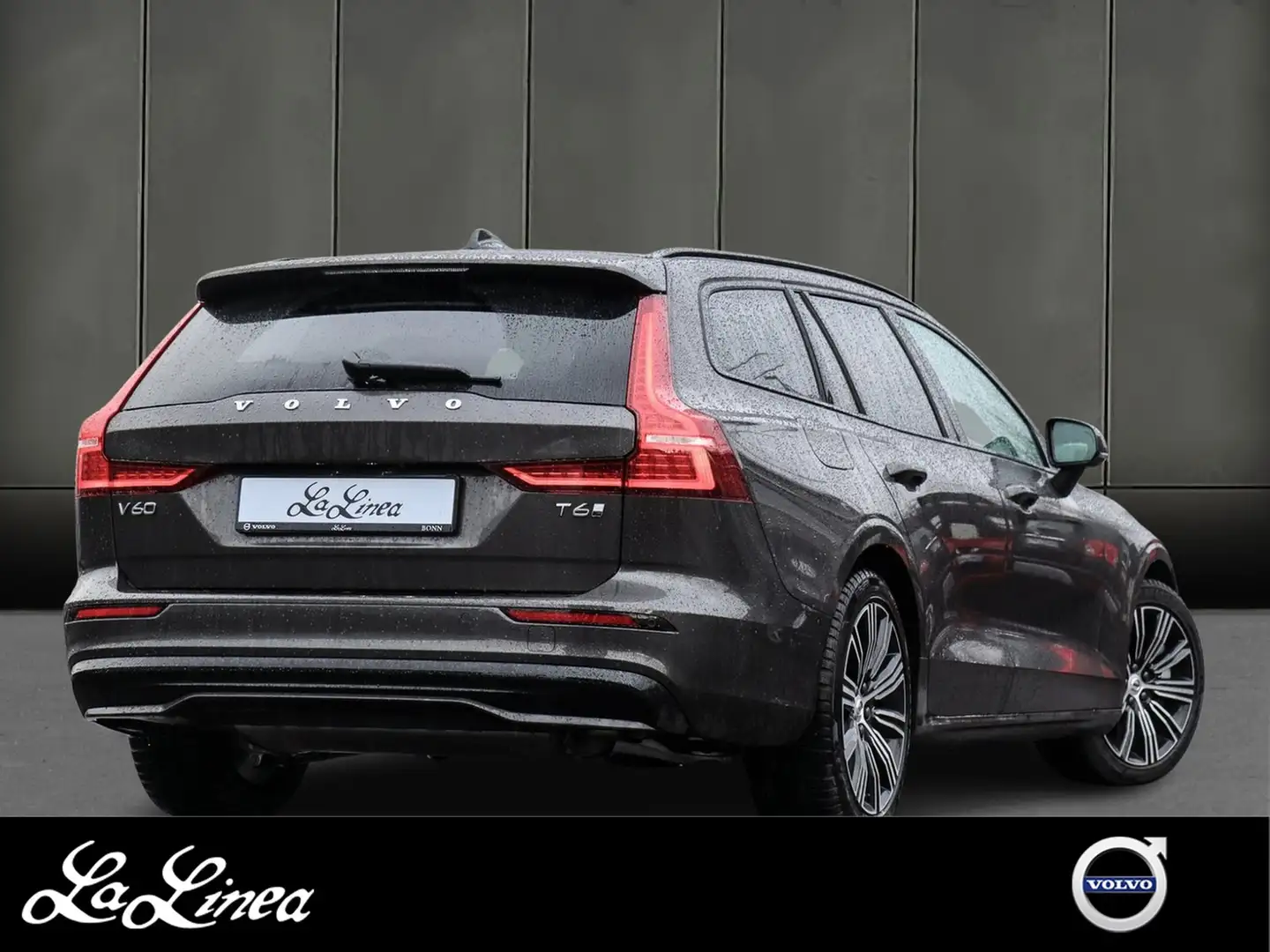 Volvo V60 T6 AWD Plus Dark Recharge Plug-In Hybrid Grijs - 2