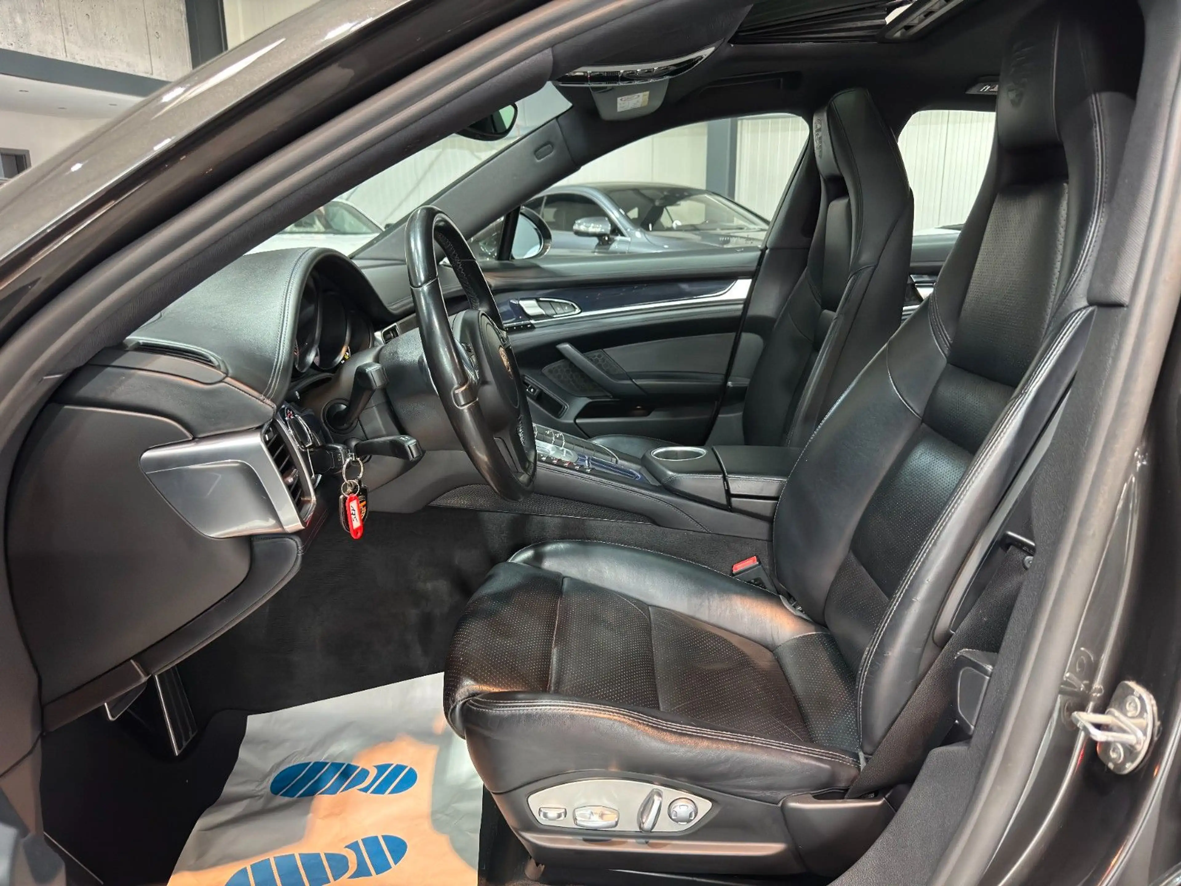 Porsche Panamera /E-Hybrid/S/SCHIEBD/SHZ/NAVI/BOSE/360*/ — photo 9