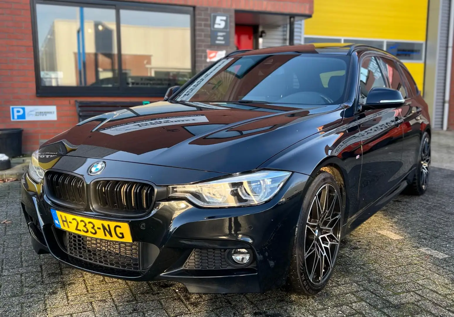 BMW 340 3-serie Touring 340i M Sport. pano.lane assist. st Fekete - 2