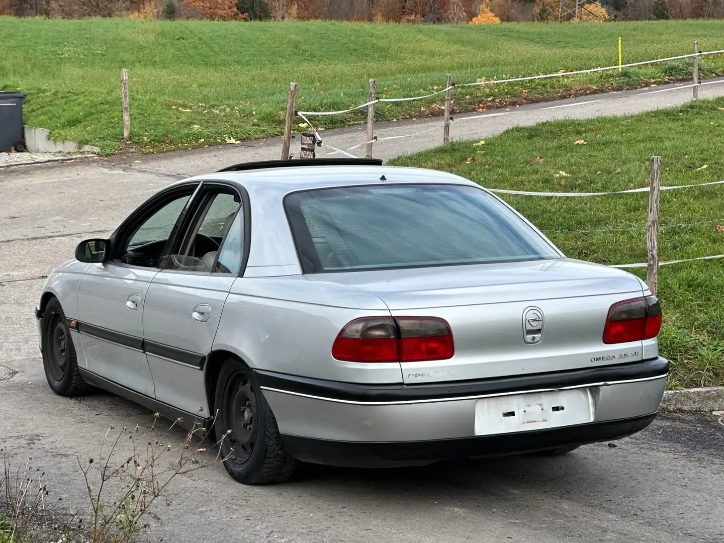 Opel Omega 2.5i - 1