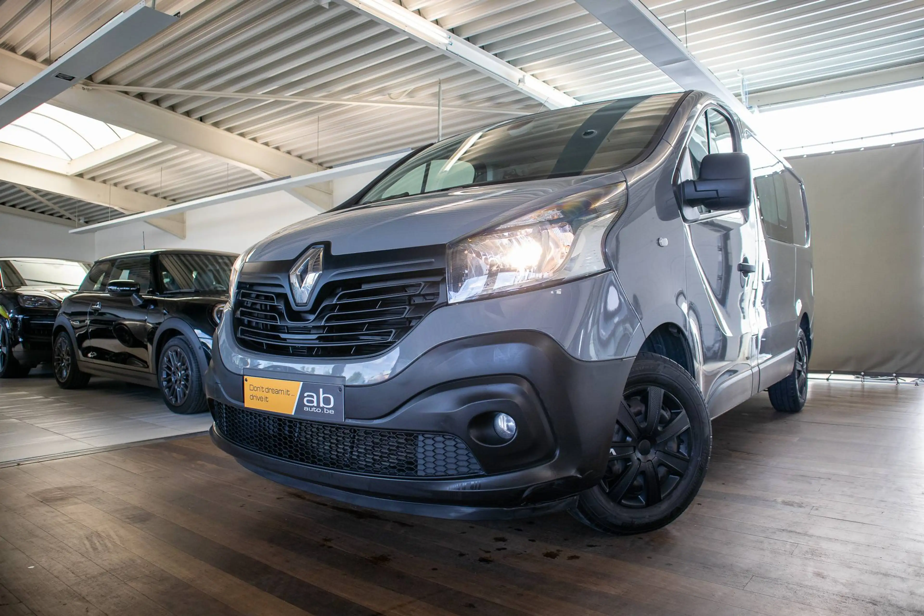 Renault Trafic 5 zitpl, achteruitrijcamera, parkeersensoren achter, cruise control, airconditioning