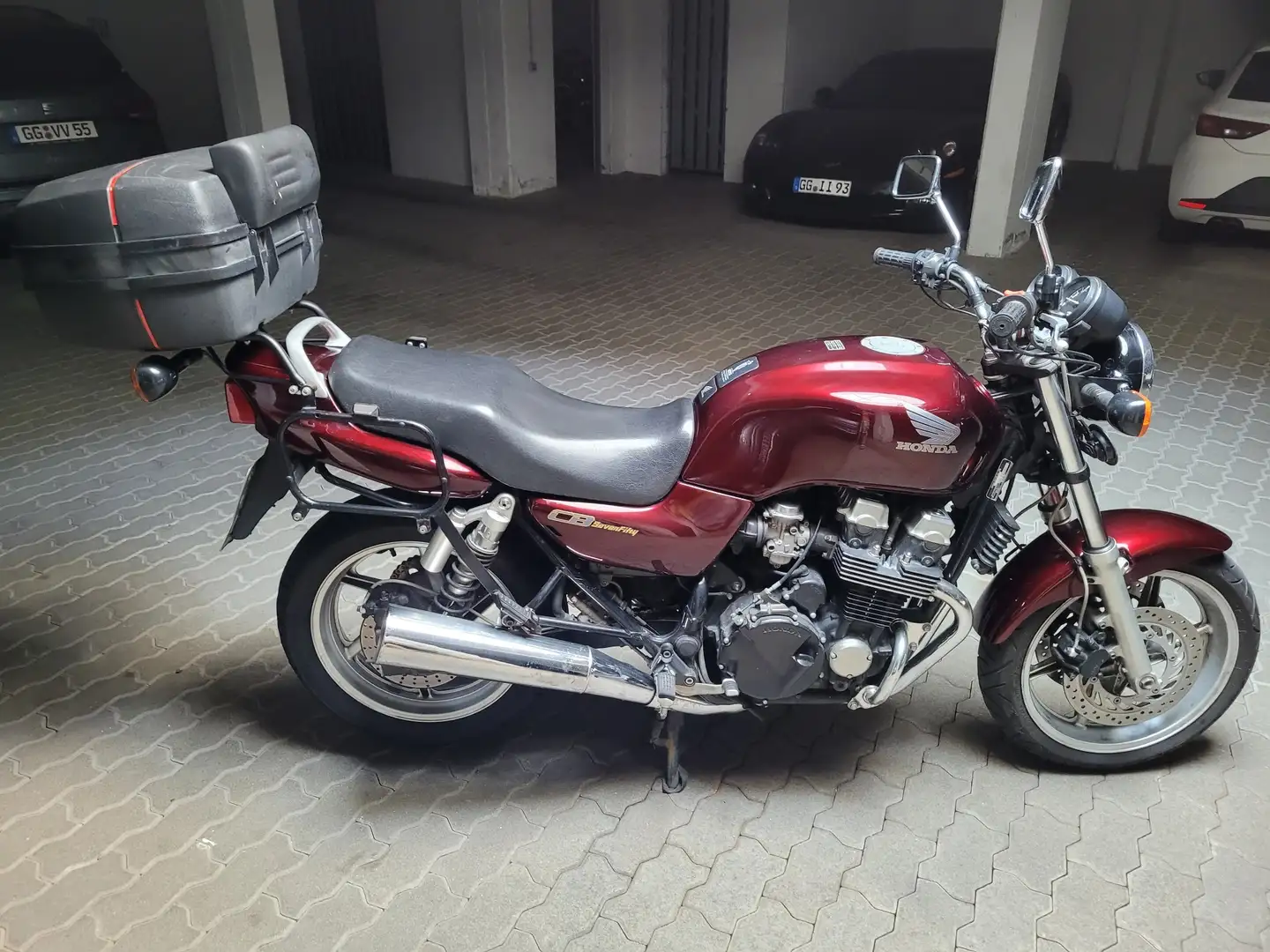 Honda CB 750 Rouge - 1