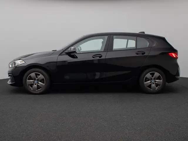 BMW 1 Series view 11