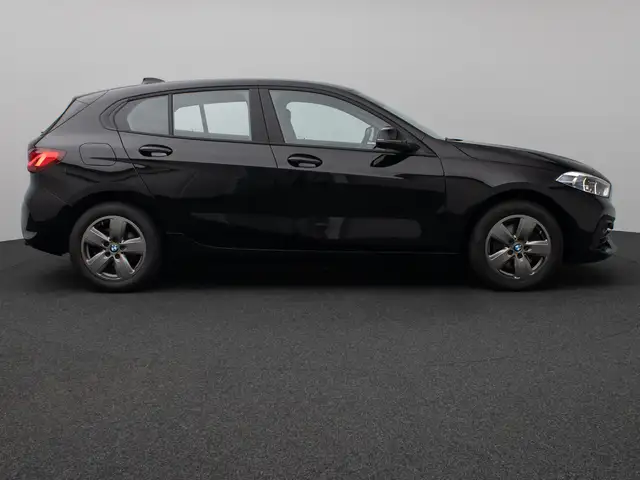 BMW 1 Series view 5