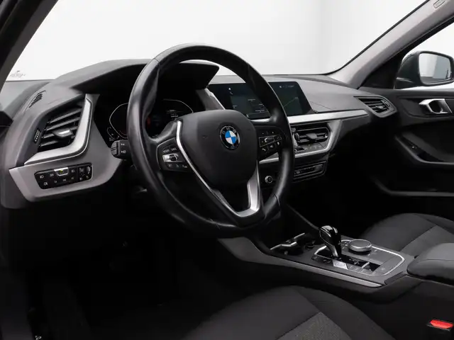 BMW 1 Series view 22