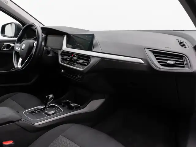 BMW 1 Series view 25