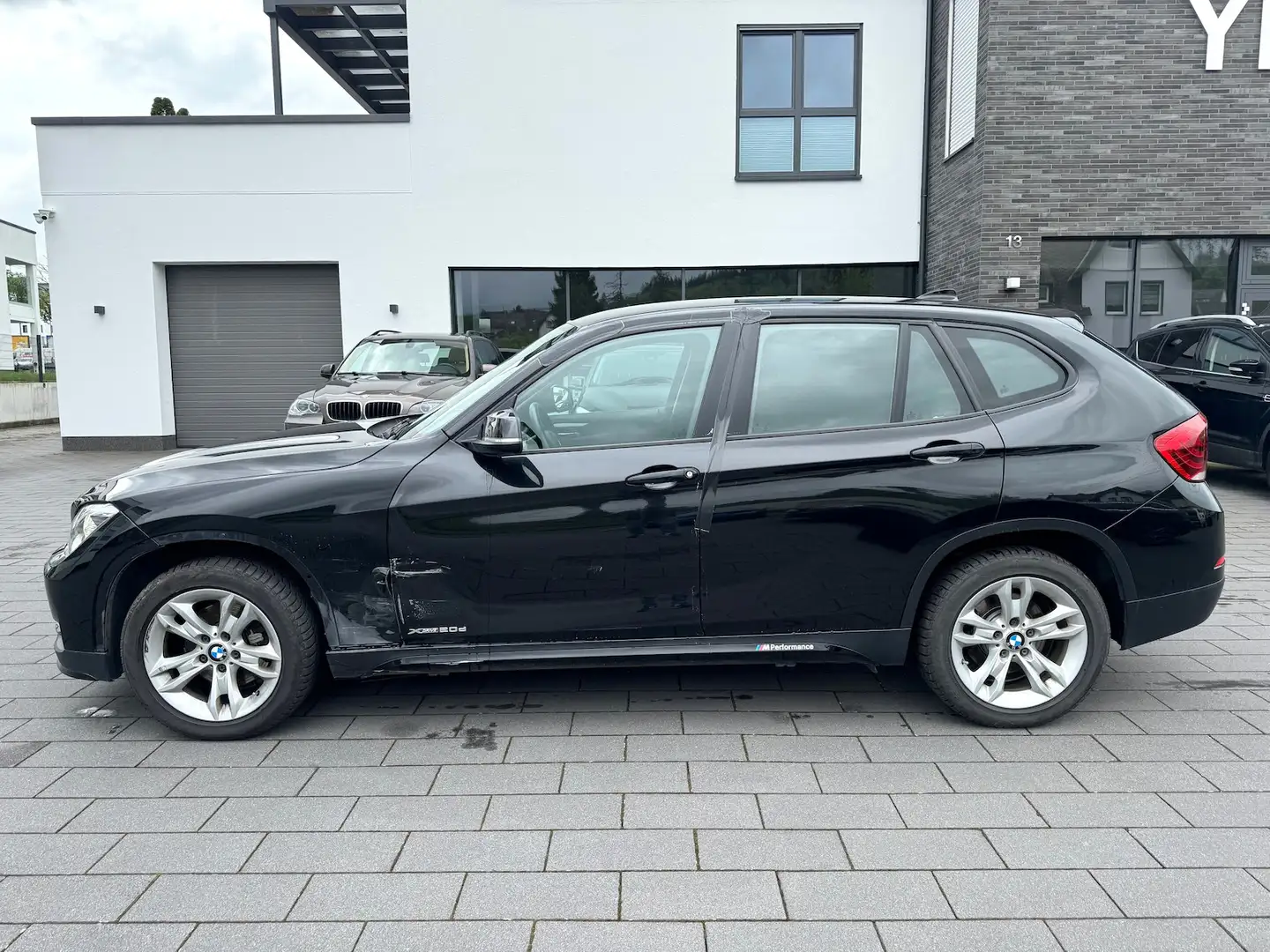 BMW X1 20d xDrive SPORT * LEDER * NAVI * XENON Schwarz - 2