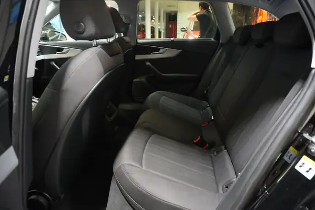 Audi A4 view 9