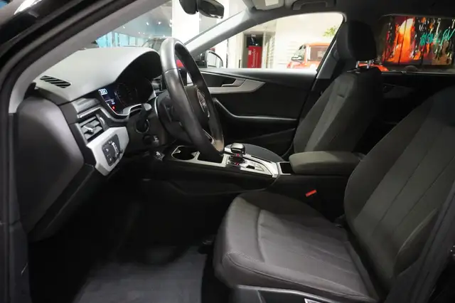 Audi A4 view 8