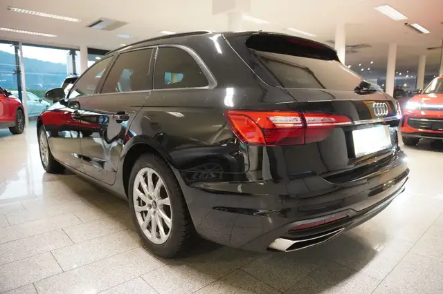 Audi A4 view 4