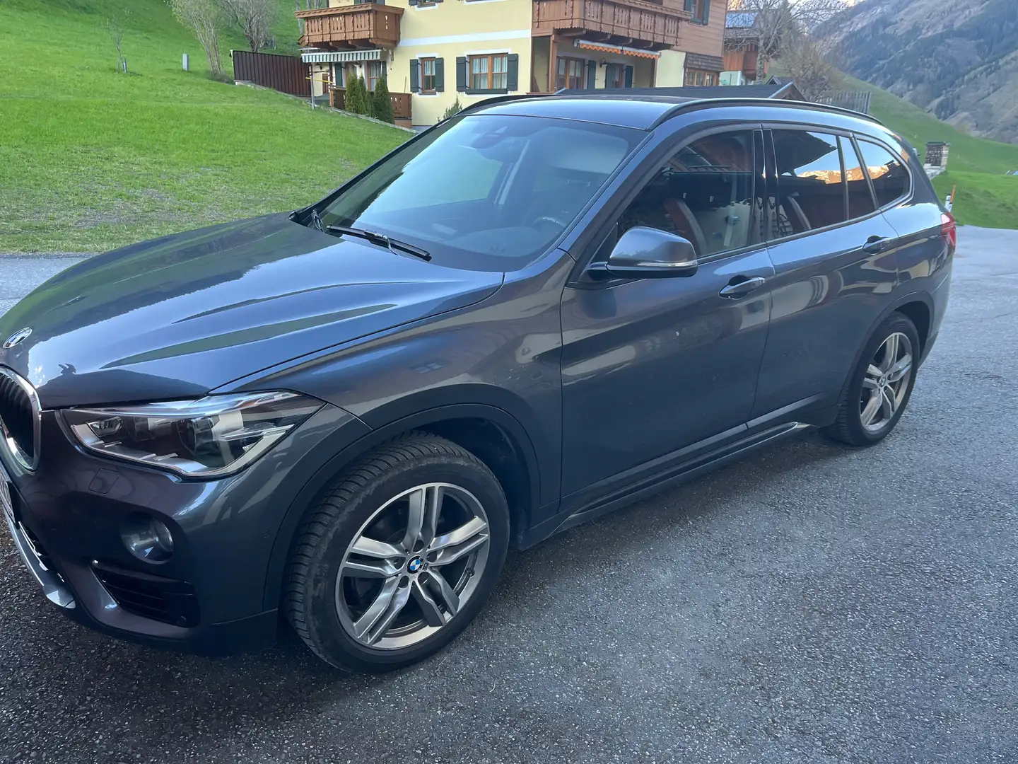 BMW X1 X1 xDrive18d Aut. Sport Line Grau - 1