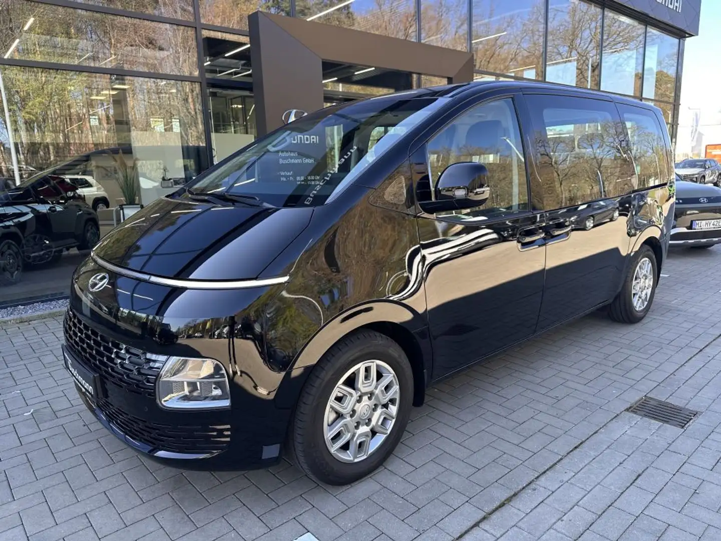 Hyundai STARIA 2.2 CRDi Trend 9-Sitzer RFK Schwarz - 1
