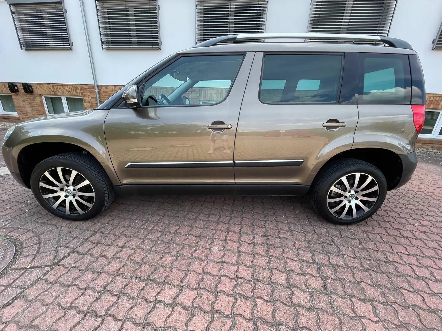 Skoda Yeti 1.4 TSI Active Green tec Hnědá - 2