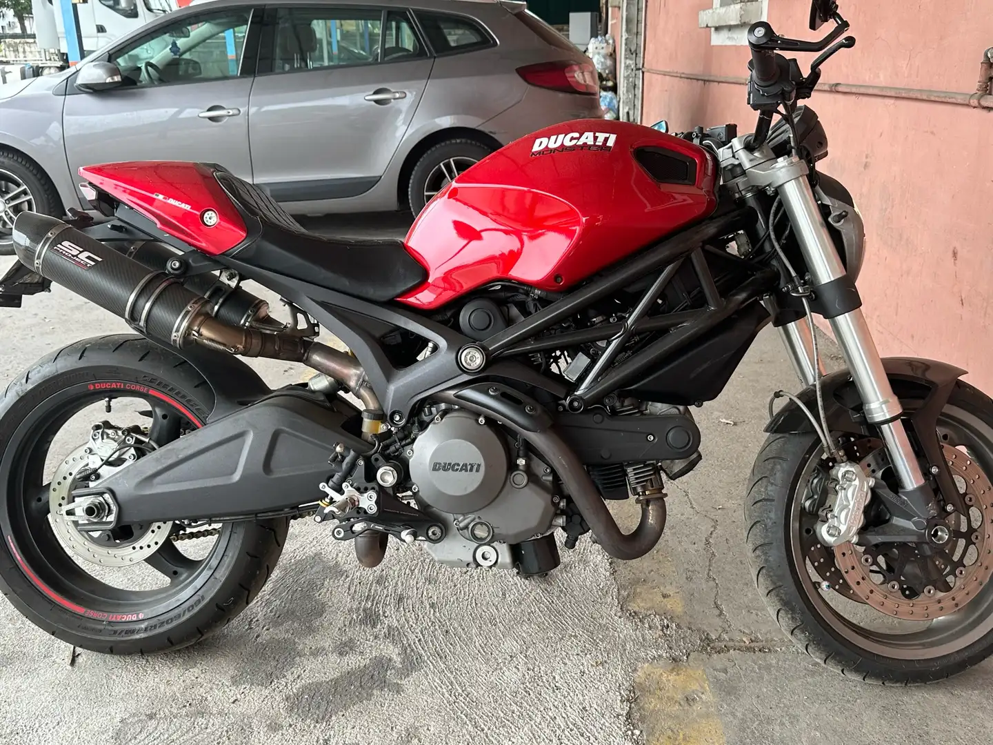 Ducati Monster 696 Red - 1