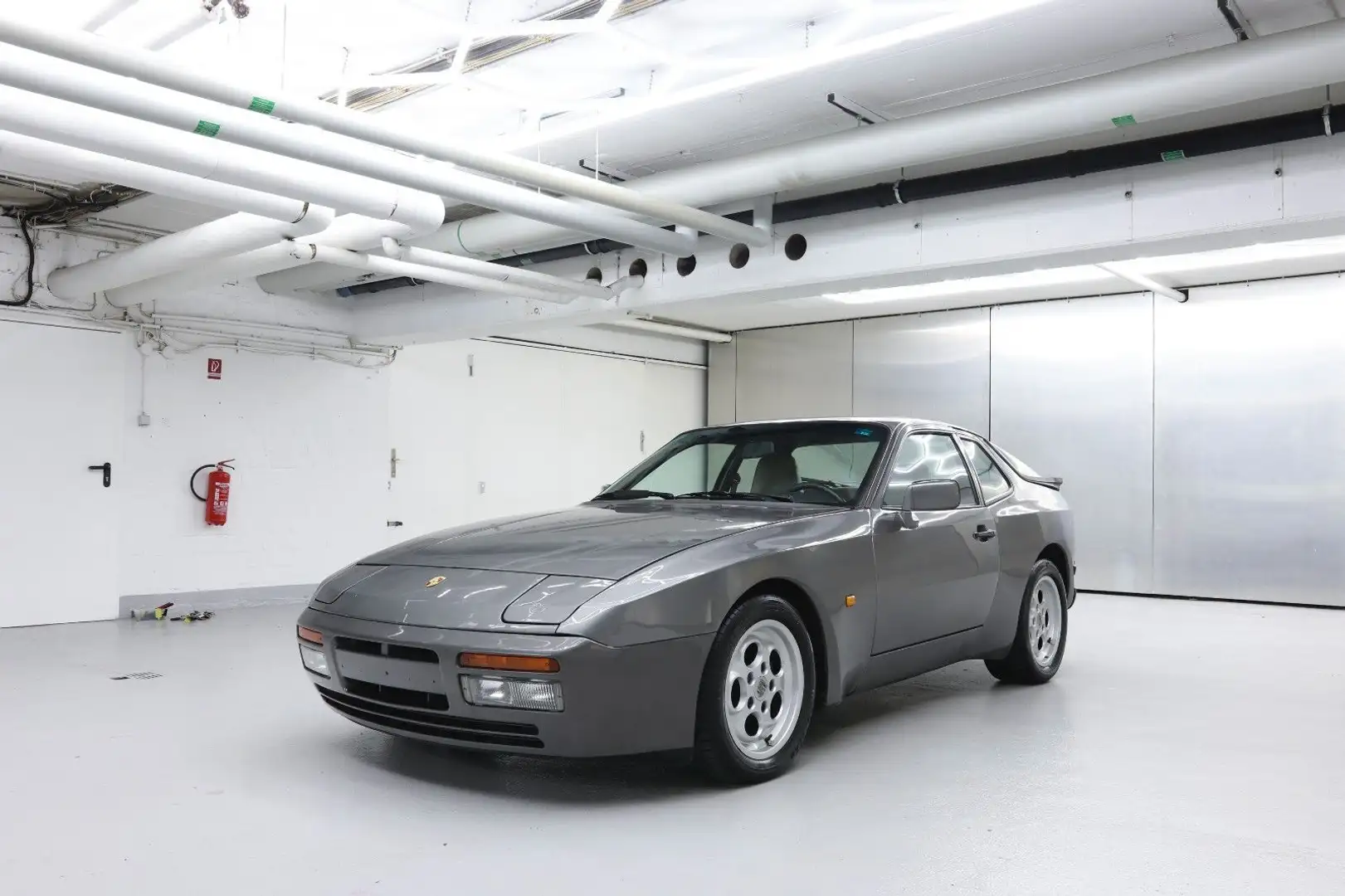 Porsche 944 Turbo Grau - 2