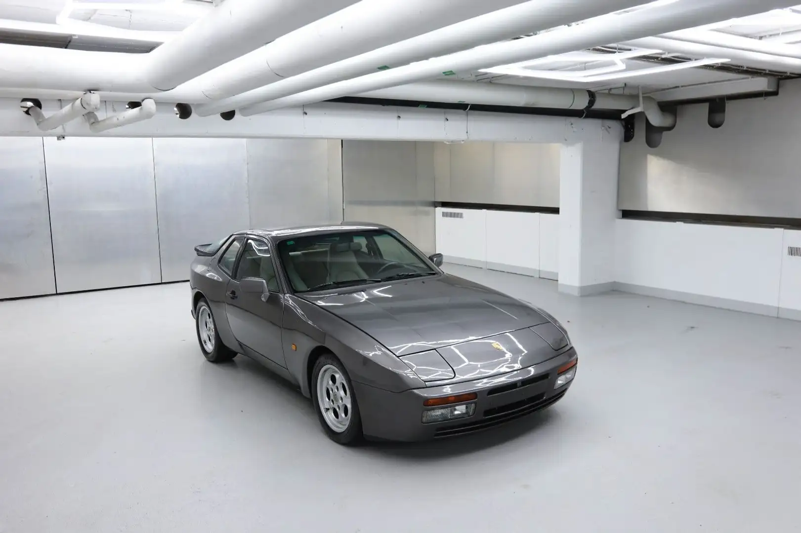 Porsche 944 Turbo Grau - 1