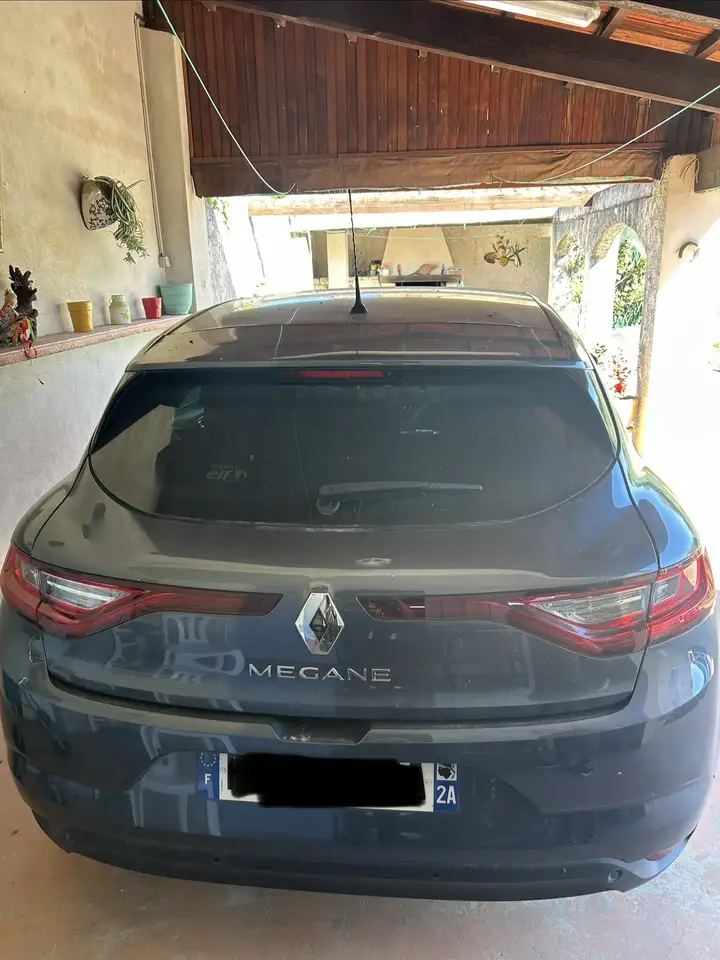 Renault Megane Citadine 5 portes — photo 5