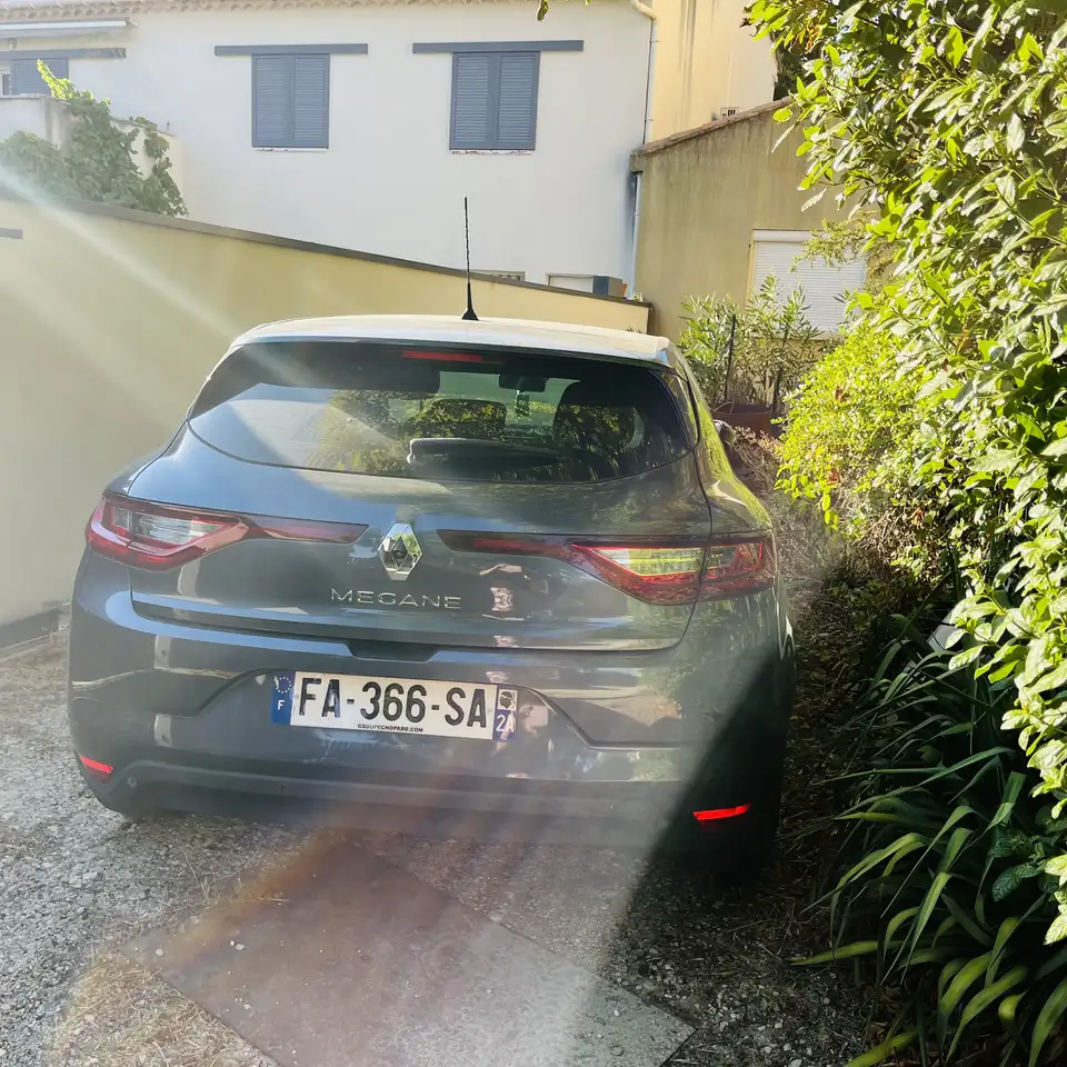 Renault Megane Citadine 5 portes — photo 16