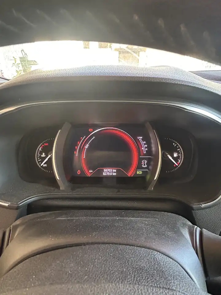 Renault Megane Citadine 5 portes — photo 9