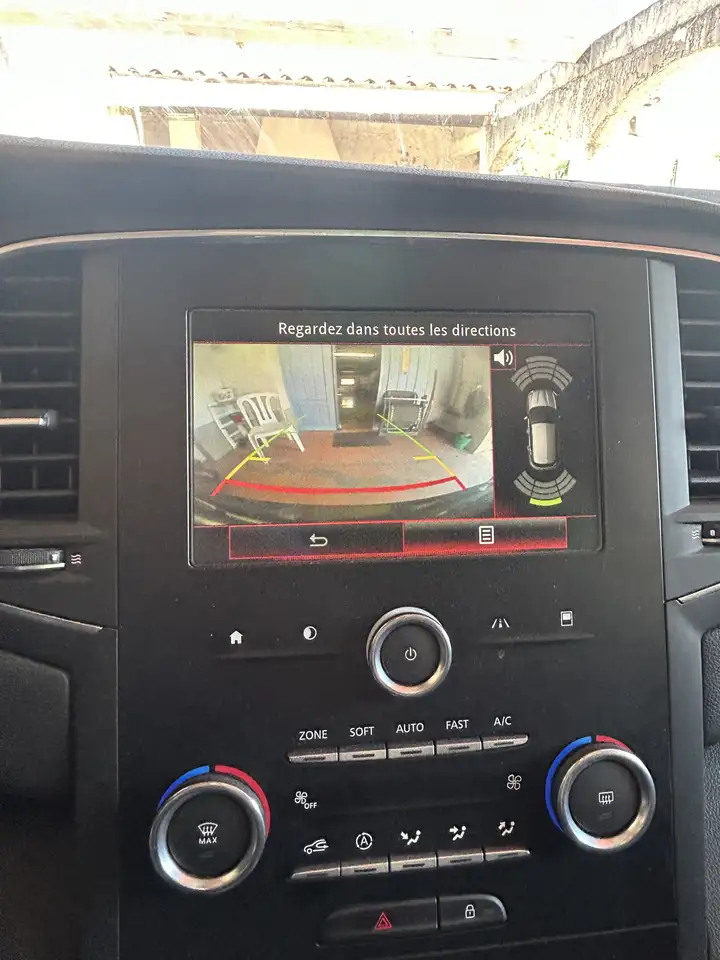 Renault Megane Citadine 5 portes — photo 8