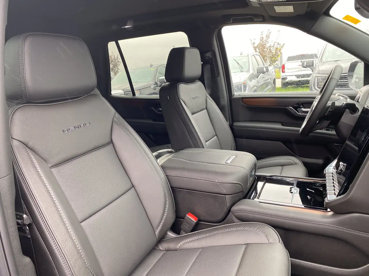 GMC Yukon photo GMC Yukon