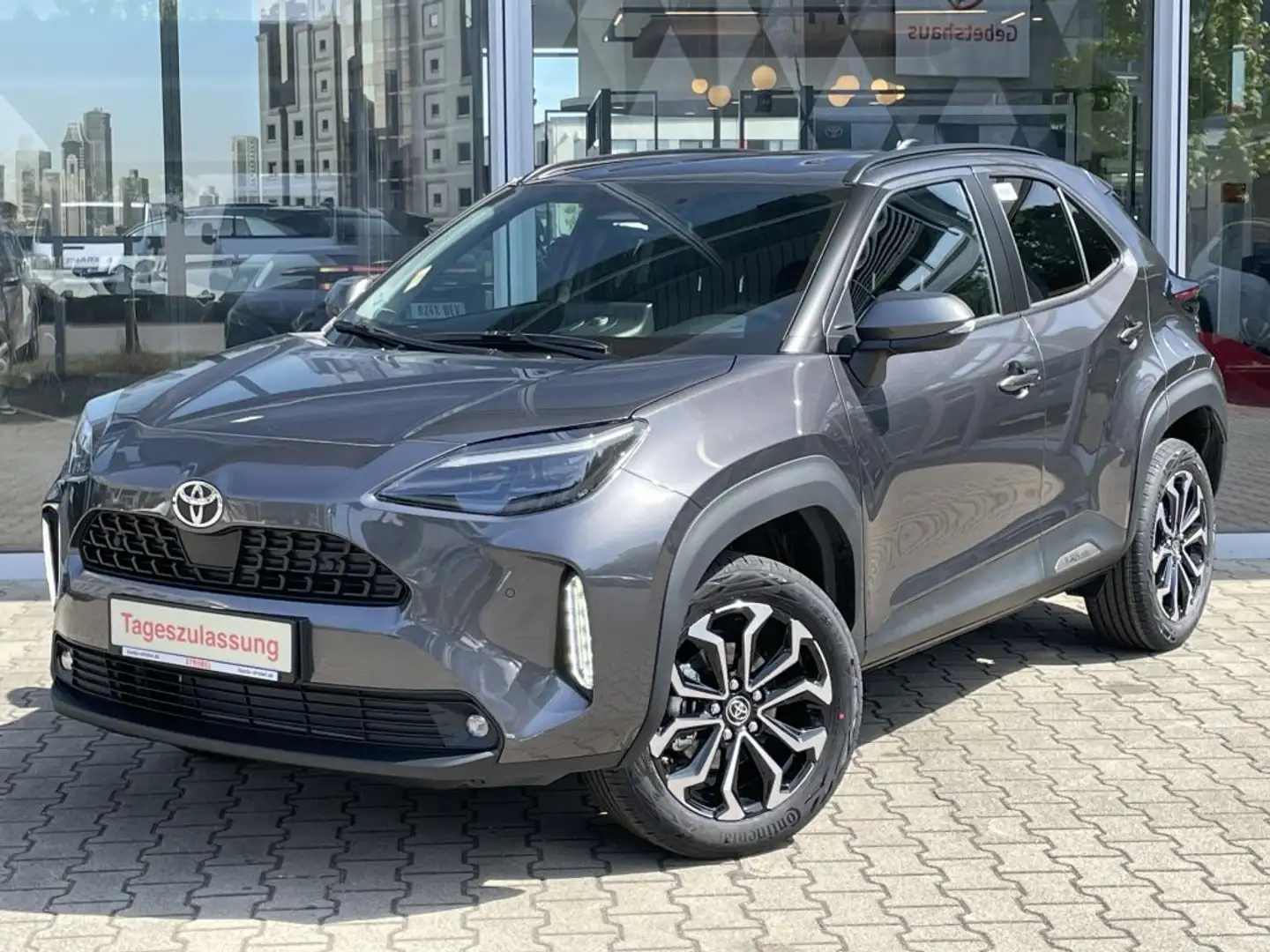 Toyota Yaris Cross Hybrid 130 1.5 VVT-i Teamplayer Grau - 2