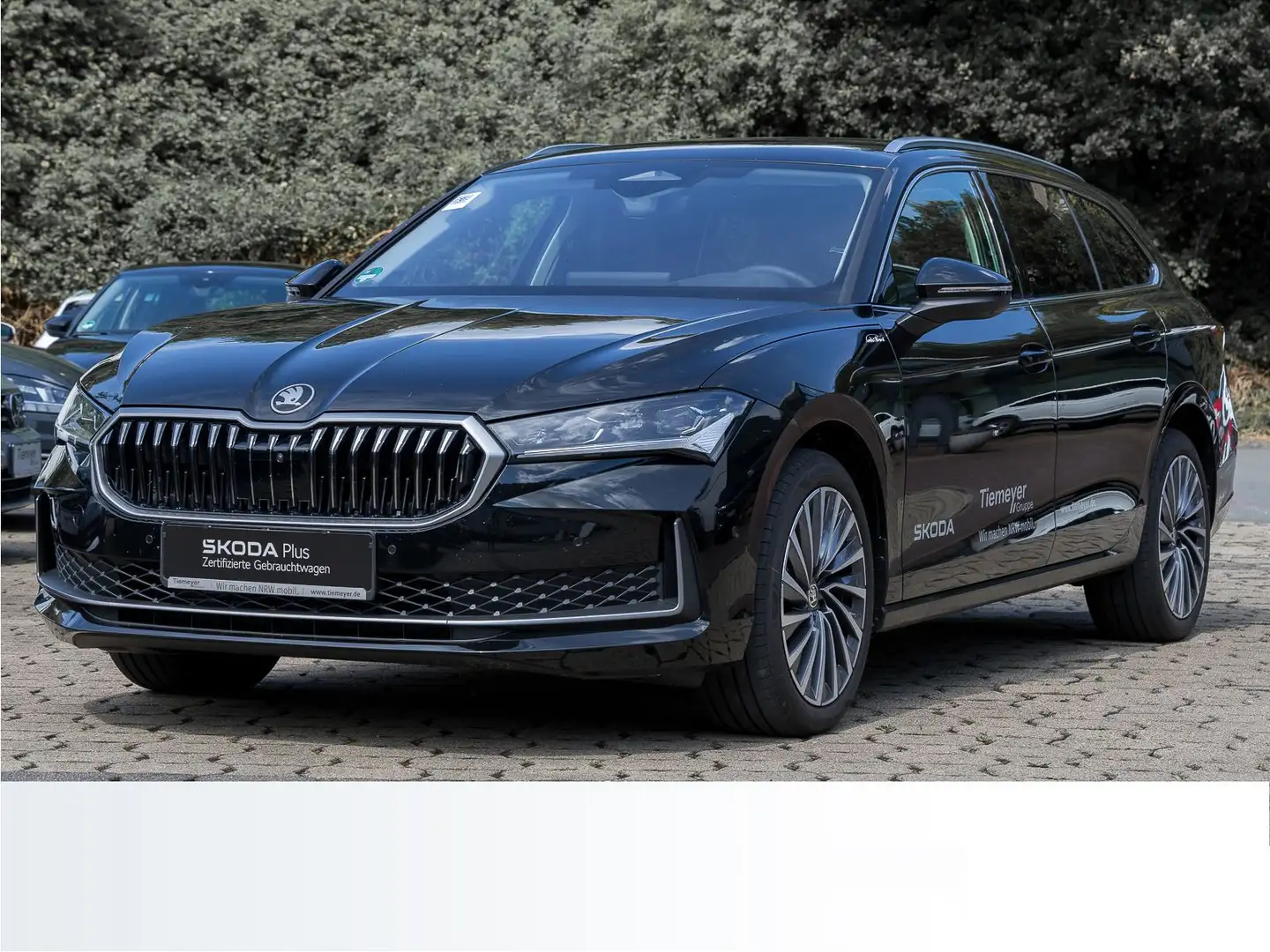 Skoda Superb Combi 2.0 TDI DSG L&K AHK Leder Schwarz - 2