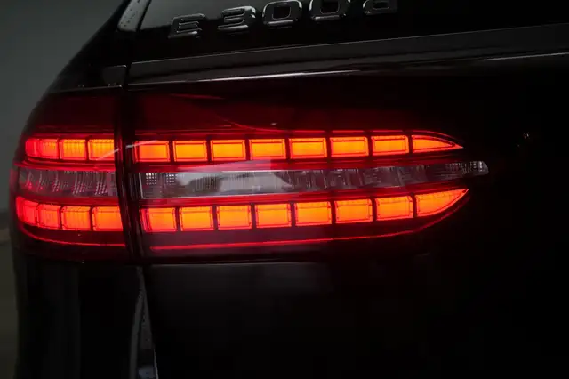 Mercedes-Benz 300 view 12