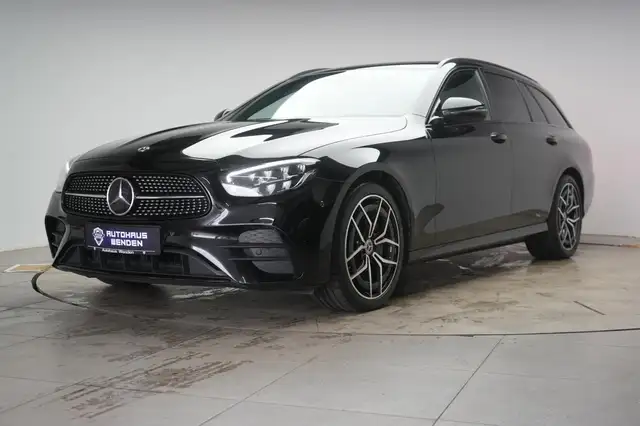 Mercedes-Benz 300 view 3